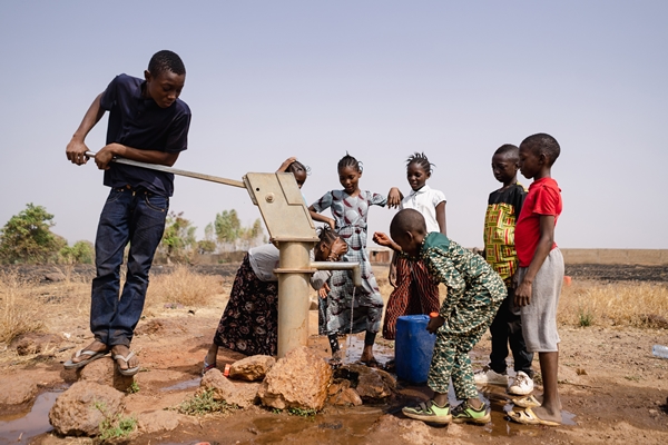 Group,Of,African,School,Age,Children,Gathering,Around,A,Sub